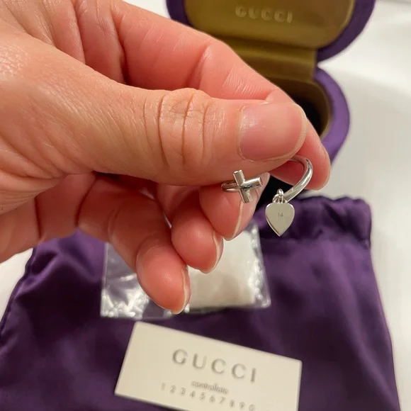 Gucci 18k cross & heart contraire ring deals